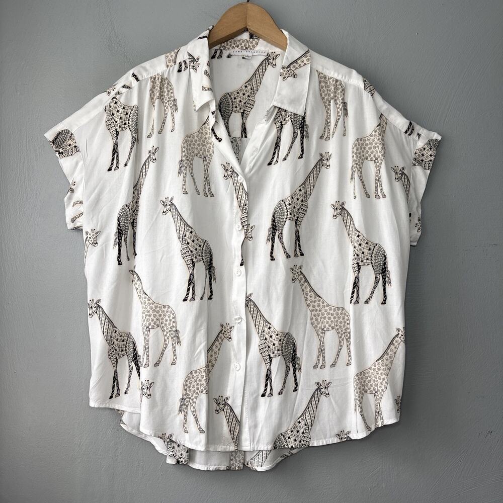 Jane & Delancey Shirt Size Large Giraffe Print Button Up Whimsical Safari Chic